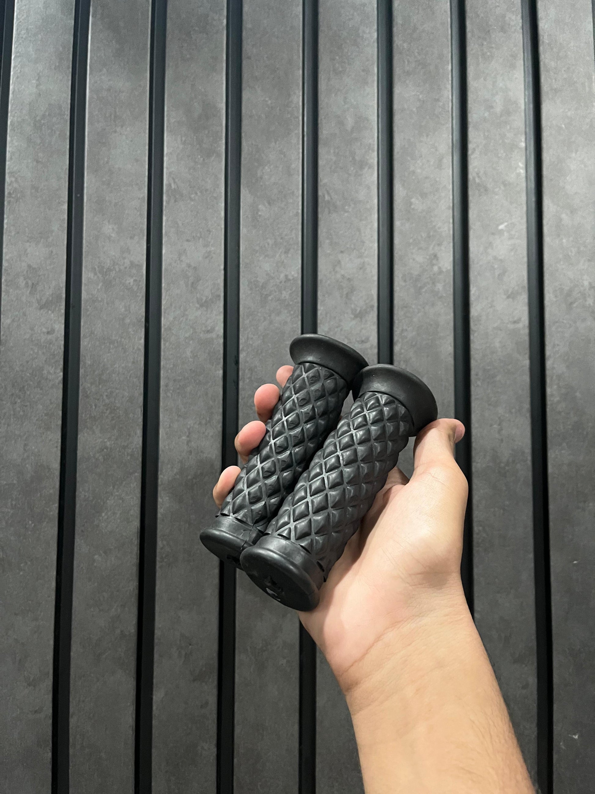 handle grips diamond shape soft rubber grips